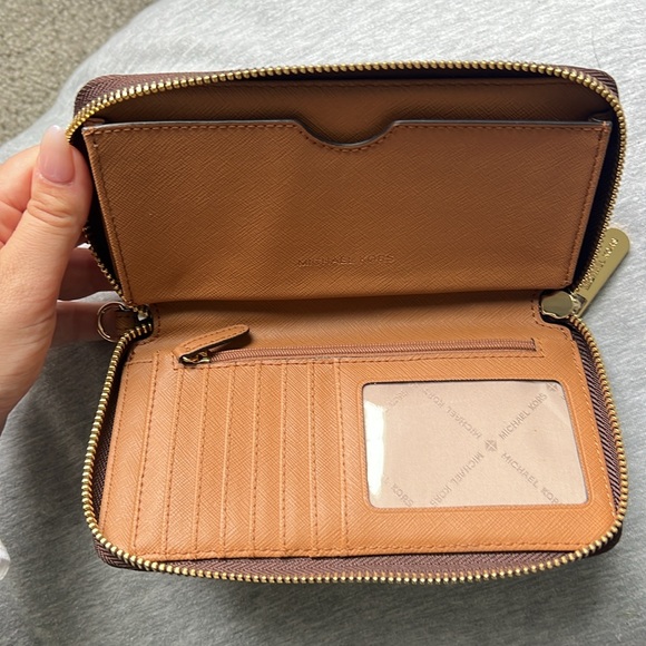Michael Kors Wallet - Picture 4 of 5